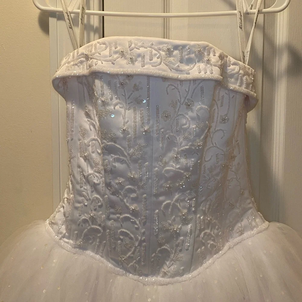 David's Bridal White Strapless Tulle Ball Gown - Picture 2 of 9